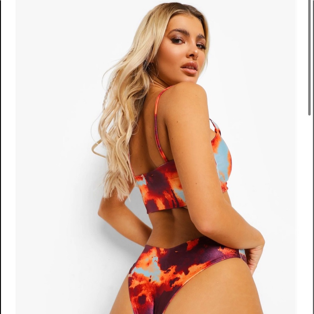 NWOT Boohoo Ink Print Ruched Bikini Top - Picture 2 of 5